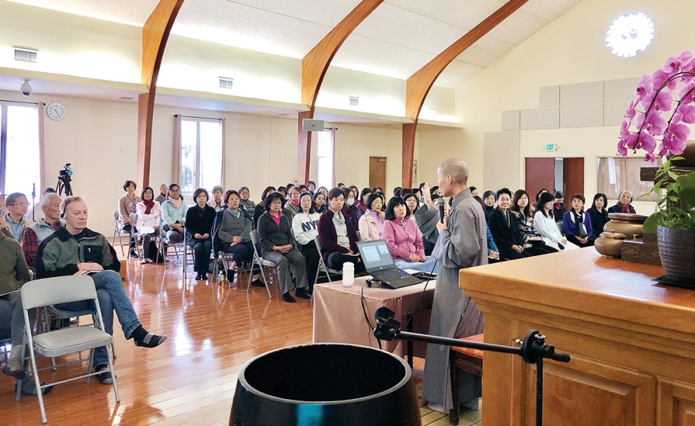 法師鼓勵大眾背誦《法華經》經句，如理思惟、受持，並發菩提願心，才能有菩提願、菩提行。